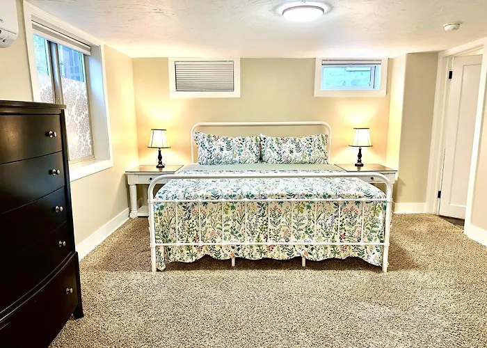 State Street Cottage, Suite 1