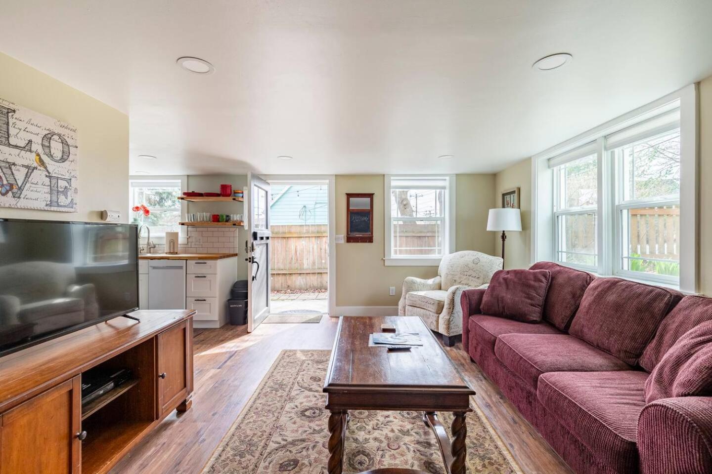 State Street Cottage, 1