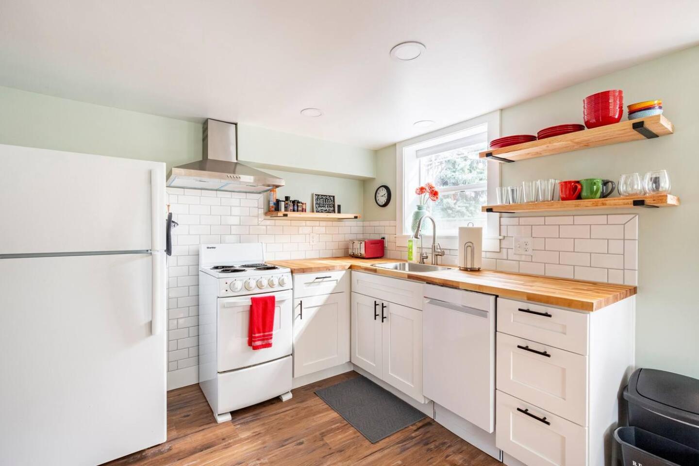 State Street Cottage, 1 * Pullman