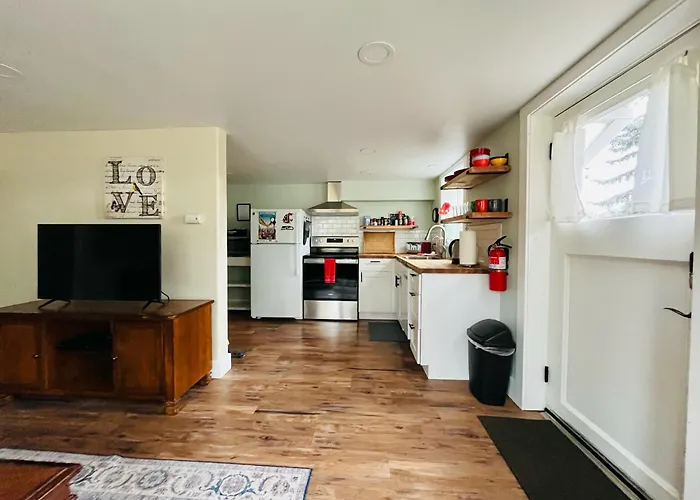 State Street Cottage, Suite 1